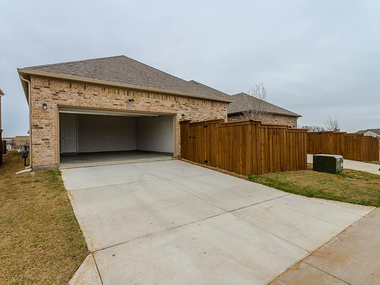 1537 Euclid Aly — Photo 42