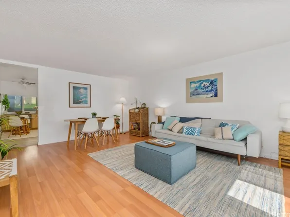 585 Hahaione St APT C102, Honolulu, HI 96825