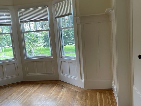 3rd image of 1931 Oak St APT 3