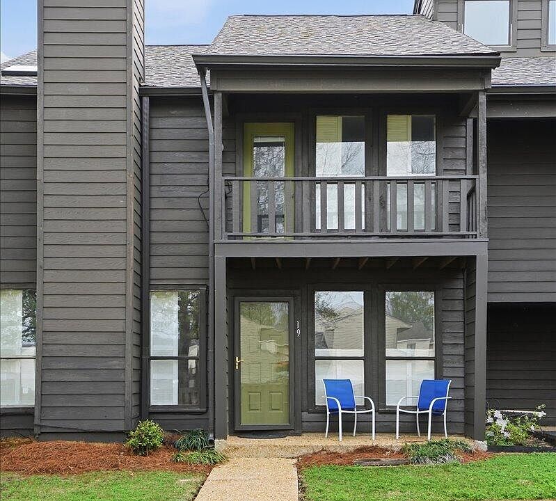 1st image of 19 Lake Barnett Dr