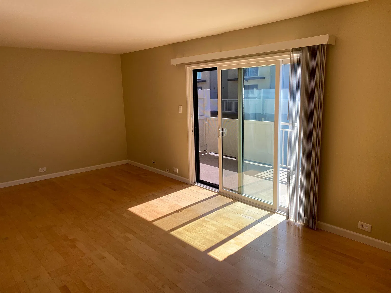 7211 Admiralty Ln — Photo 2