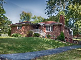 2226 Country Club Dr, Upper St Clair, PA 15241