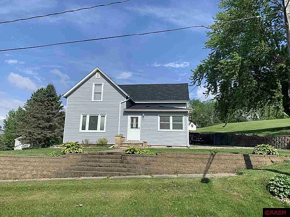 2nd image of 429 Herbert St S