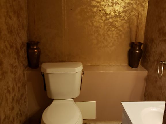4th image of 130 Fairgreen Dr #1