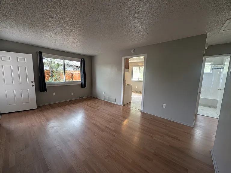 970 Newton St #B — Photo 2