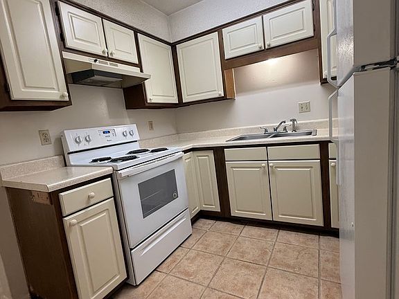 3rd image of 913 Landry St Unit 5