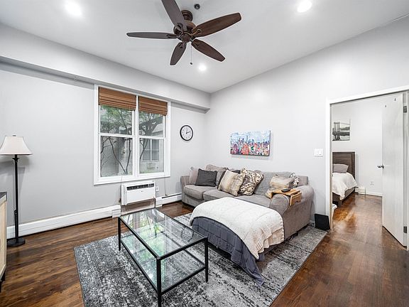 4th image of 501 Adams St APT 1D