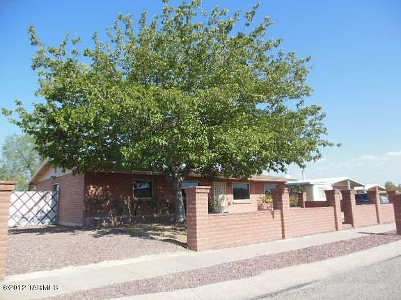 3rd image of 7001 S Maxine Cir