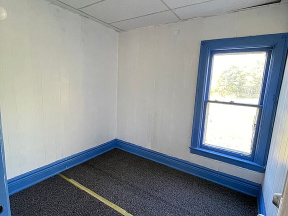 5th image of 109 Goodyear Ave Floor 1
