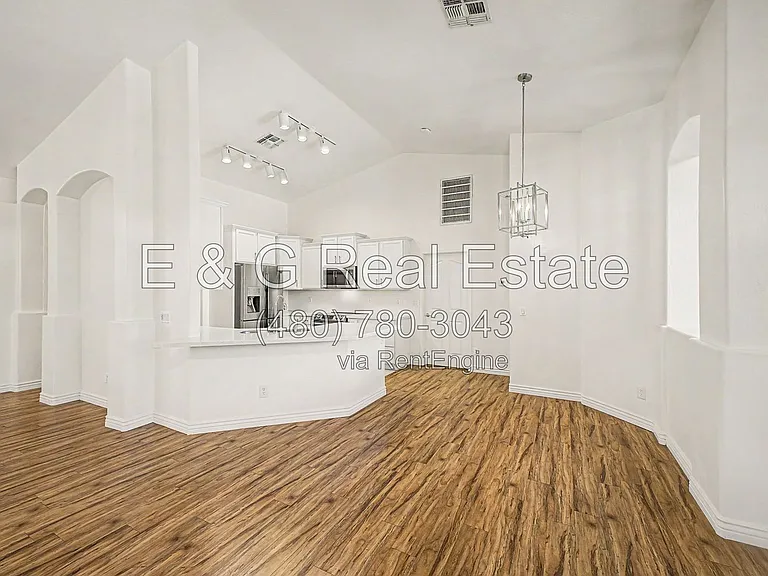 678 W Fremont Dr — Photo 12