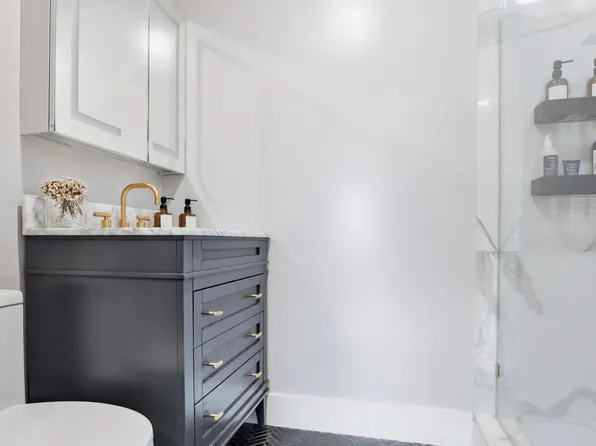 233 Ocean Parkway image 9 of 12