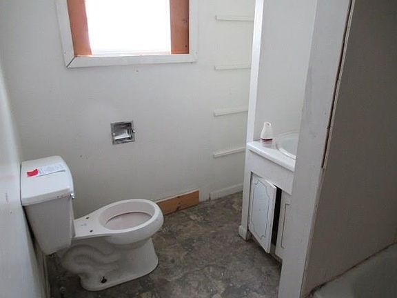 5th image of 19 N Park St