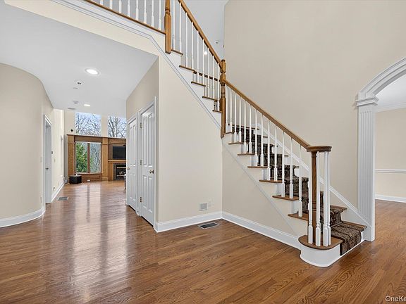 5th image of 7 Farm Hollow Road