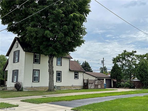 2nd image of 979 Center St