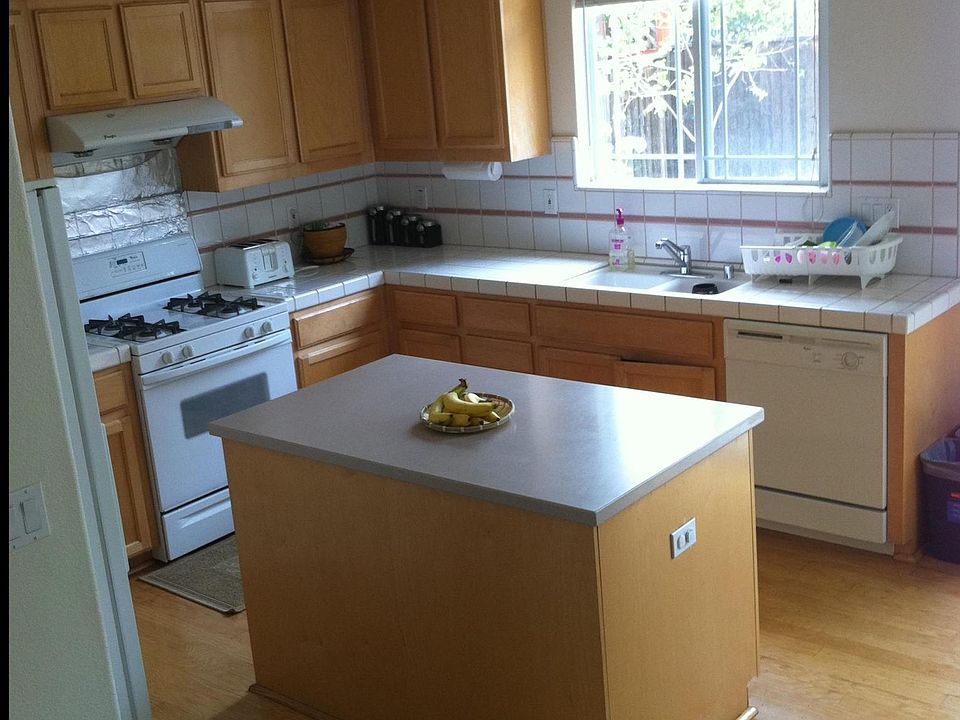 2nd image of 113 Chesapeake Dr #1