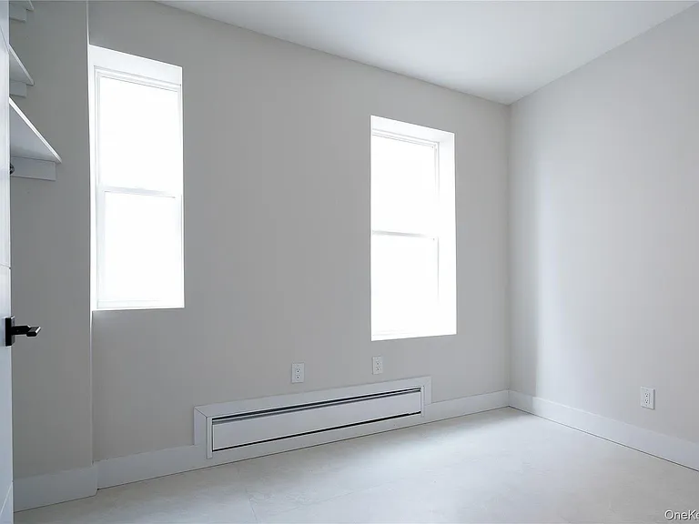 315 West Broadway — Photo 41