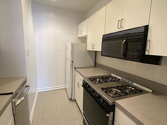 3rd image of 226 E 2nd St APT 4C