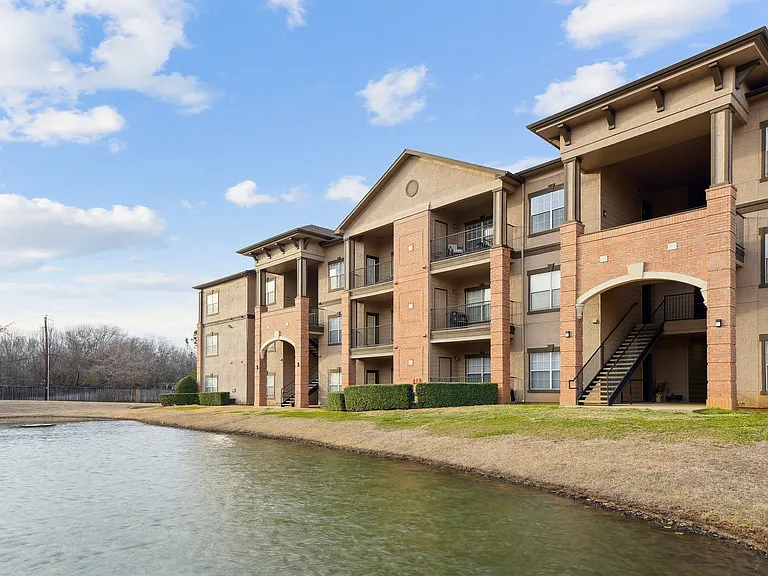 Falcon Lakes — Photo 26