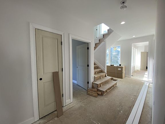 2nd image of 325 Resor Ave