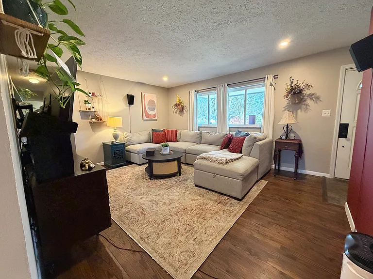 8036 Wallingwood Dr — Photo 3