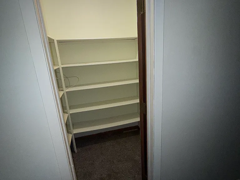 2005 Edward R Danner Plz — Photo 7
