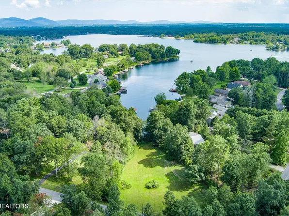 8317 Cherokee Trl, Crossville, TN 38572