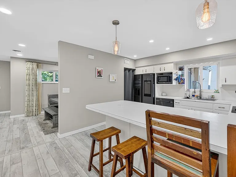 1570 NE 30th Pl — Photo 22