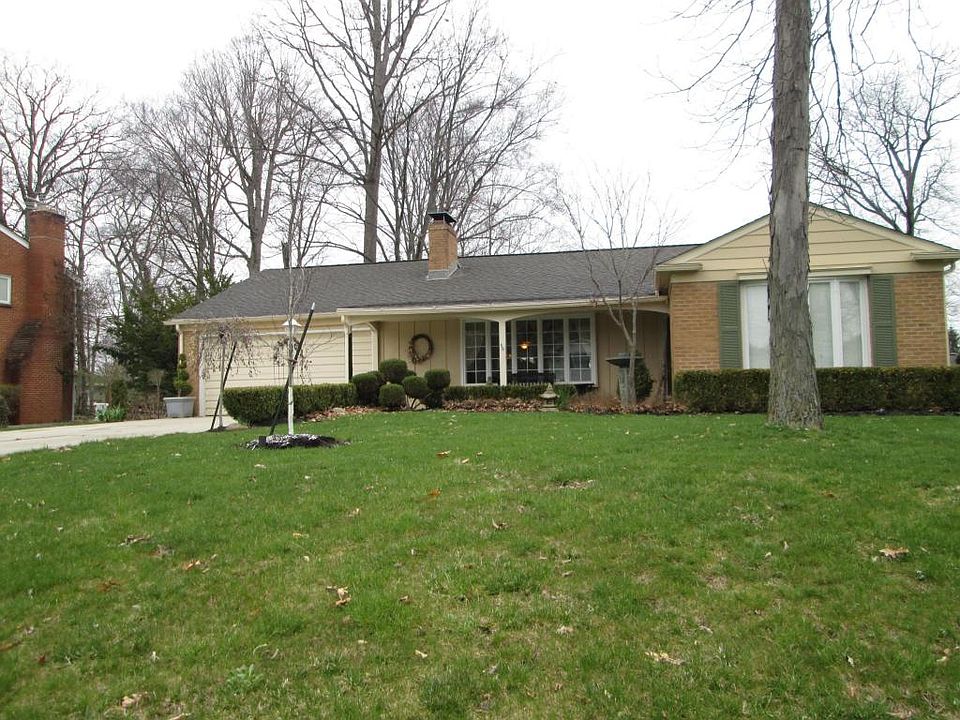 1st image of 242 Cottswold Dr