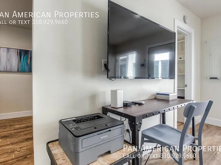 711 E 6th St #5 — Photo 11