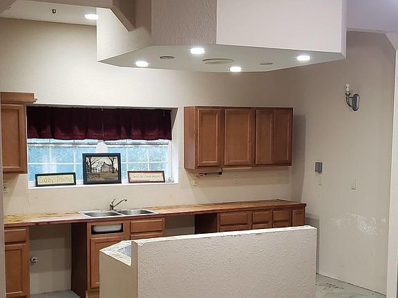 3rd image of 375 E Country Circle Dr
