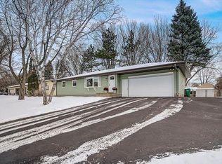9054 Rice Lake Rd, Osseo, MN 55369