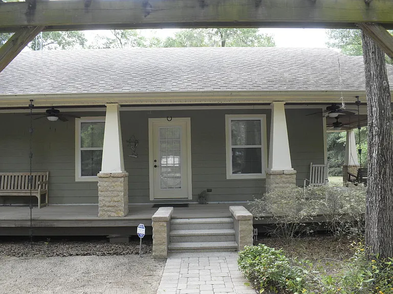 280 Holiday Dr — Photo 2