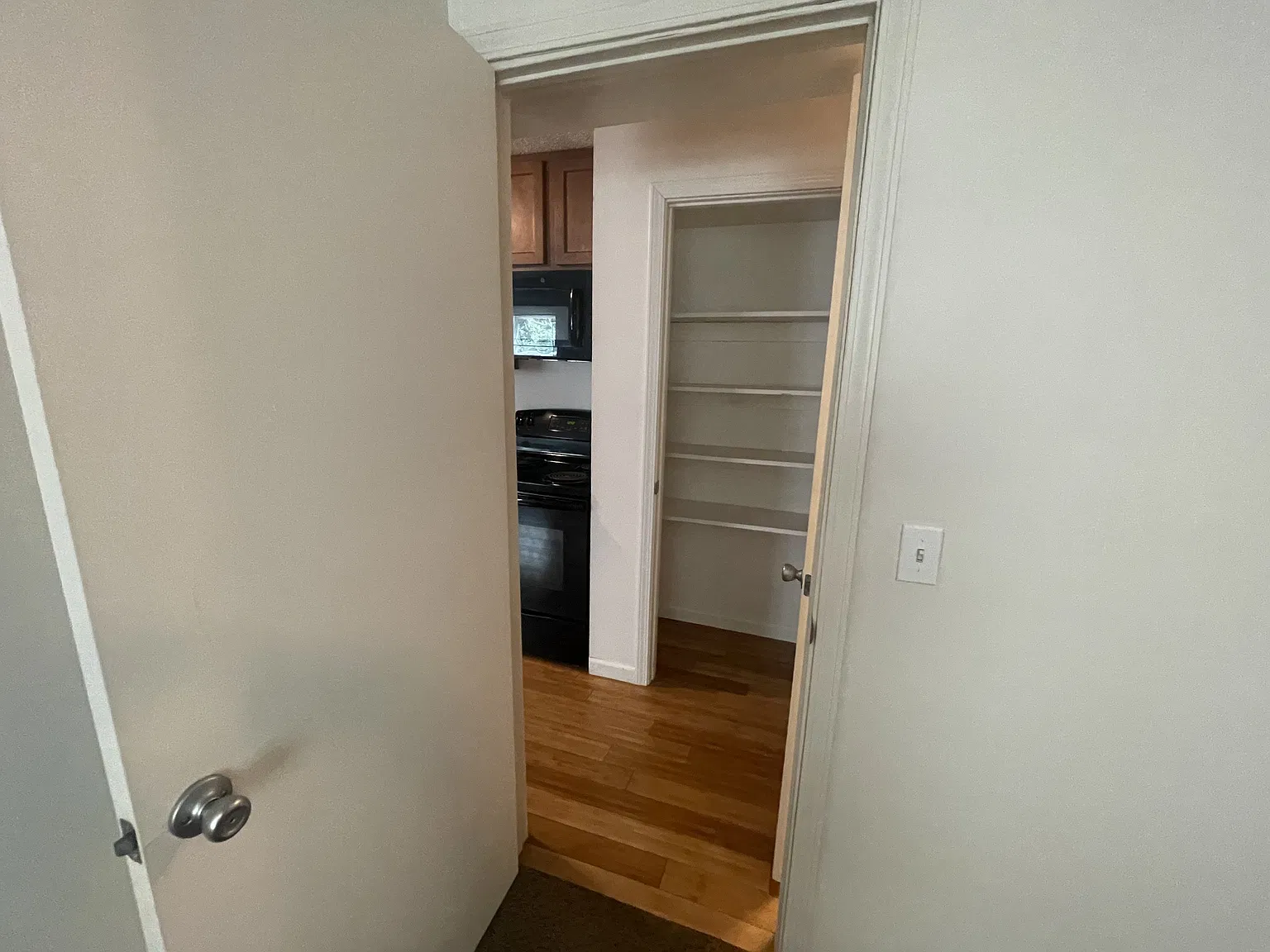 225-227 Gilman - 304 — Photo 4