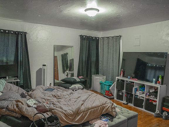 27th image of 2856 Halbert St