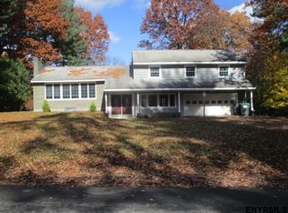2517 McGovern Dr, Niskayuna, NY 12309
