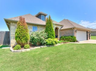 4829 Hillcrest Ln, Edmond, OK 73025