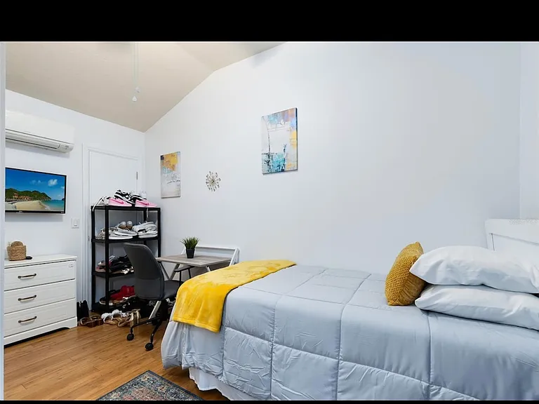 921 Pinegrove Ave — Photo 7