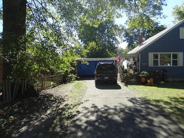 2nd image of 3917 E Mound St