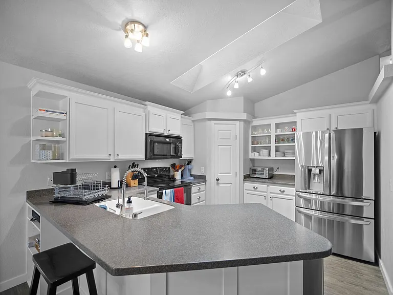 4511 E 15th Ave — Photo 5