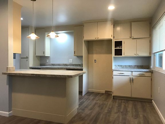 5th image of 904 Teakwood Ct #2