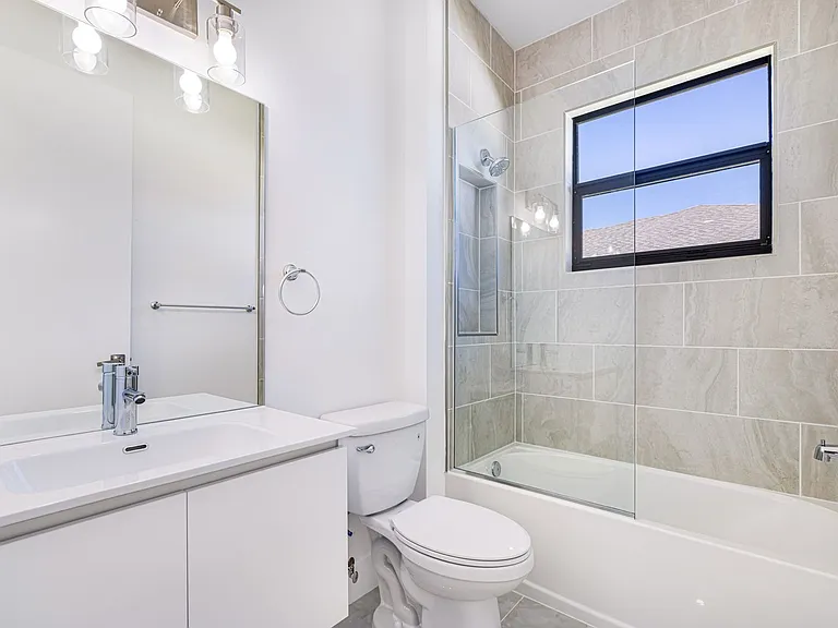 2833 NW 45th Pl — Photo 16