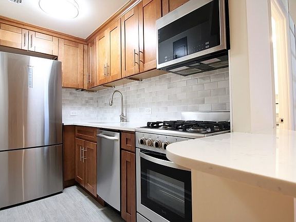 5th image of 32 W 75th St #2R