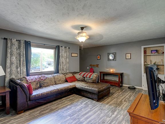 5th image of 100 E Ray Ave
