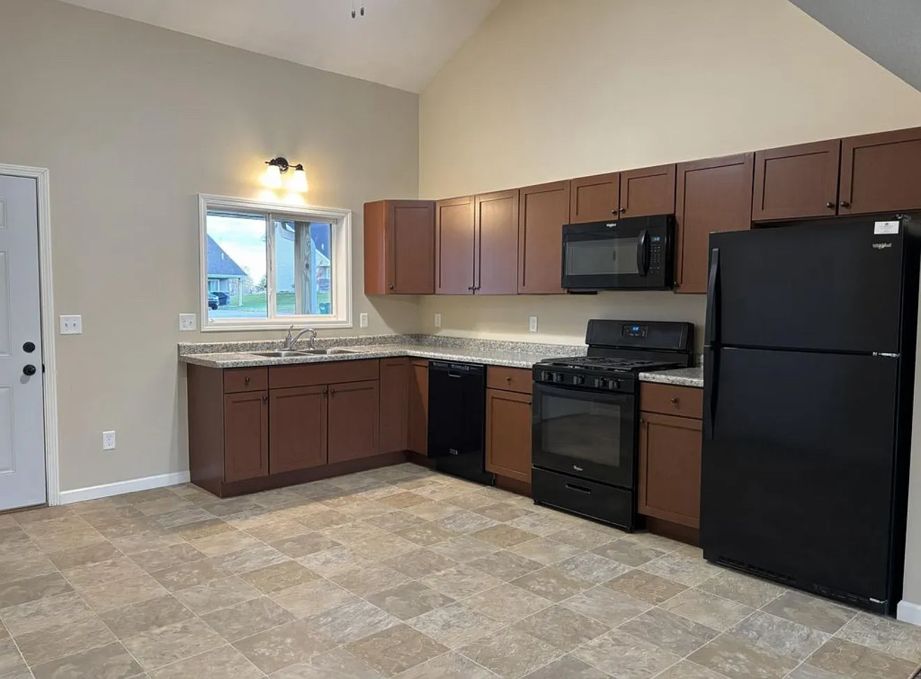 3 bed, $1,995 — Photo 1