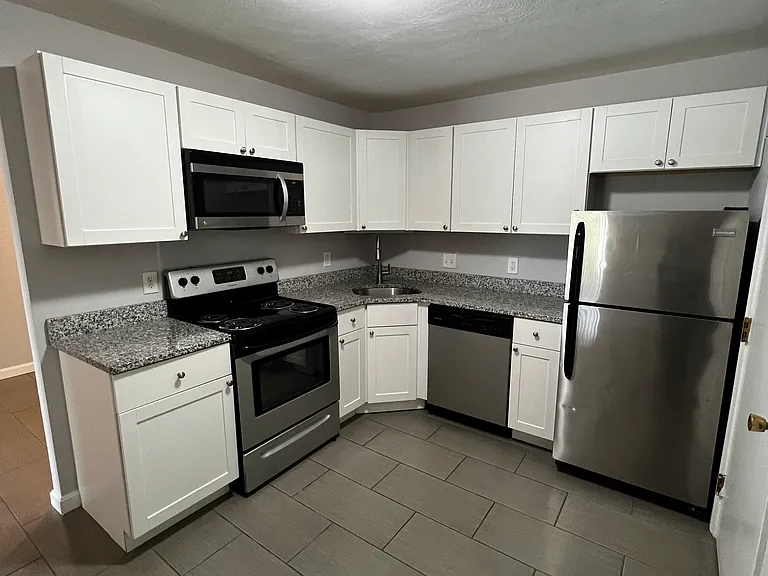 80 Locust Avenue — Photo 32
