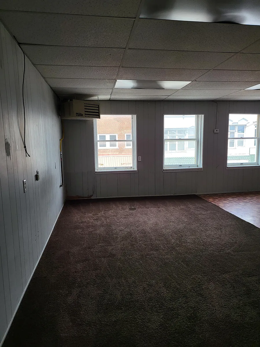 Photo 1 of 15 - 102-108 N Main St #5 - Ada, OH Family room - 102-108 N Main St #5