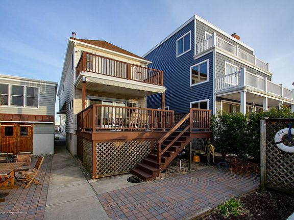 3rd image of 45 Normandie Pl