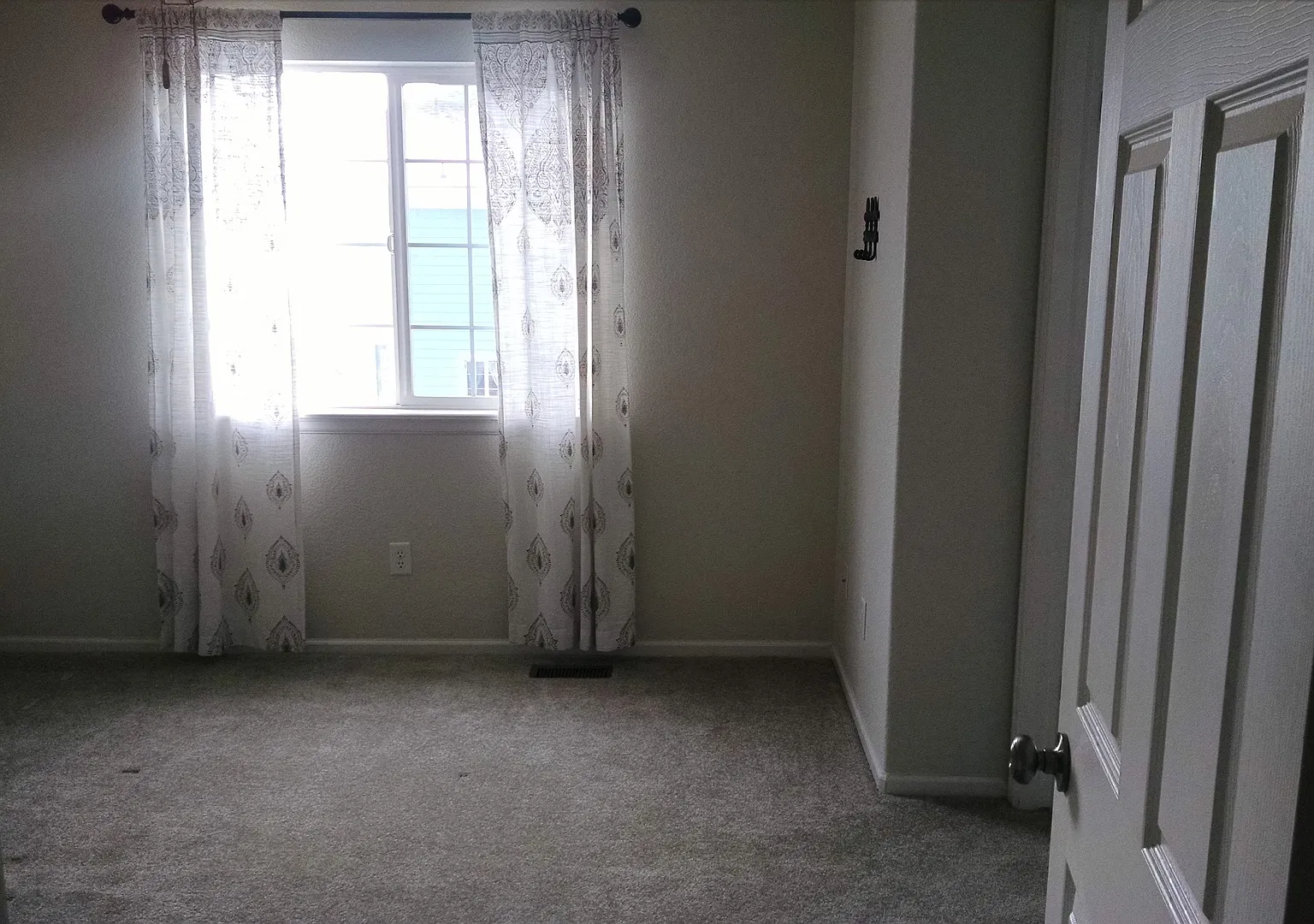 Great Like New Townhome in West Greeley! Close to schools, shopping with quick access to Hwy 34. — Photo 4