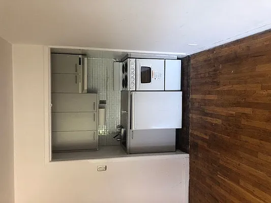 Rented by Eric Goodman Realty Corp | media 32