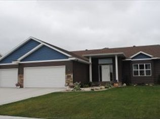 5577 Farmstead Ct S, Fargo, ND 58104